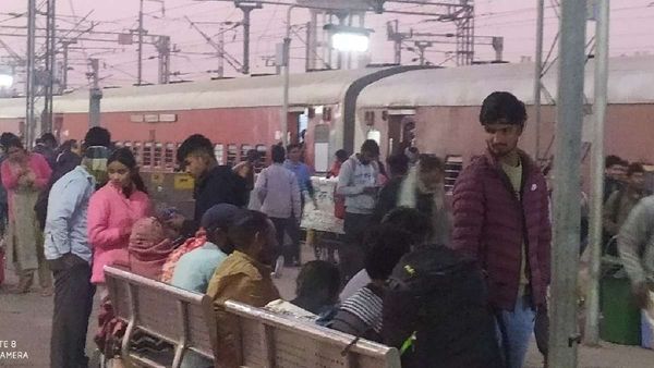 Indian Railway: सहरसा-आनन्द विहार टर्मिनस व कोलकाता- आजमगढ़ सहित कई ट्रेनें हुईं निरस्त, यहां देखें पूरी लिस्ट