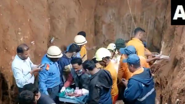 बोरवेल में फंसे बच्चे को निकाला सुरक्षित बाहर, मरने के लिए फेंक गई मां, ओडिशा सरकार ने दी नई जिंदगी, Video