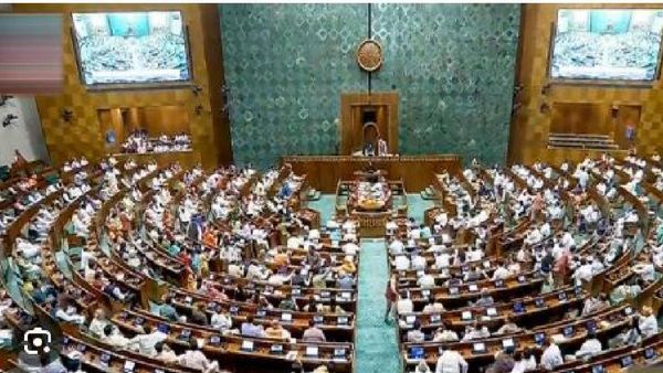 Parliament: लोकसभा और राज्यसभा से एक दिन में 78 सांसद सस्पेंड, संख्या हुई 90 के पार