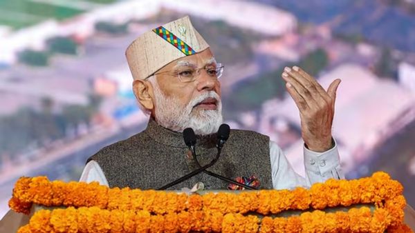 'देश का हर गरीब मेरे लिए VIP', PM मोदी ने विकसित भारत संकल्प यात्रा के लाभार्थियों से की मन बात