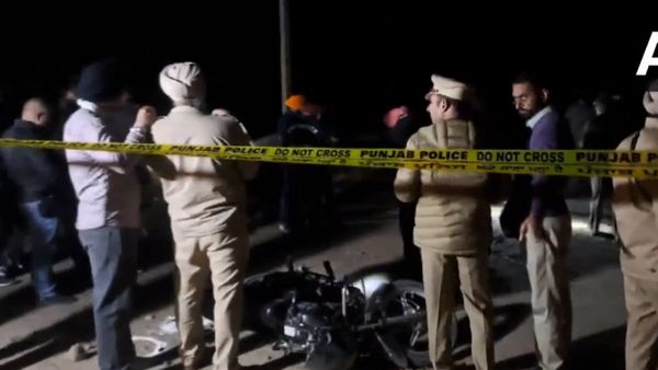 Punjab News: कई लोगों को मौत के घाट उतारने वाला कुख्यात बदमाश मुठभेड़ में ढेर, तीन गिरफ्तार, ASI घायल, Video