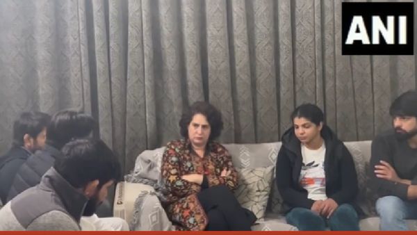 '...मैं एक महिला के रूप में आई हूं', पहलवान साक्षी मलिक और बजरंग पुनिया से मिलीं प्रियंका वाड्रा