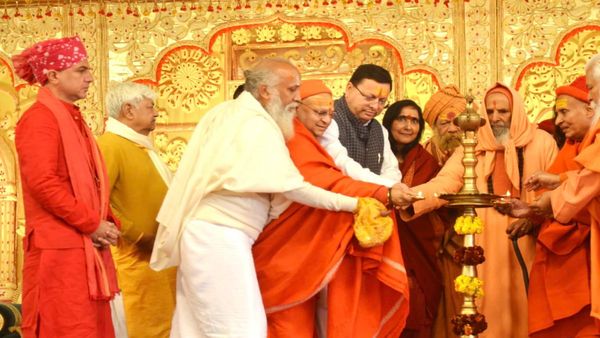 Uttarakhand News: साध्वी ऋतंभरा के षष्ठिपूर्ति महोत्सव में शामिल हुए सीएम धामी, संत महात्माओं का लिया आशीर्वाद