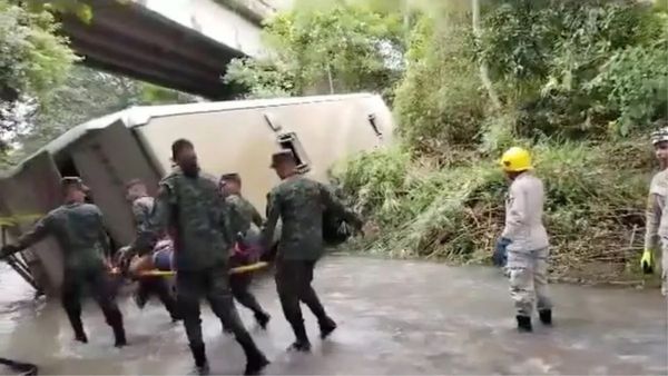 Honduras Accident: सवारियों से भरी बस पुल से टकराकर नदी में गिरी, 12 लोगों की दर्दनाक मौत, कई लोग घायल