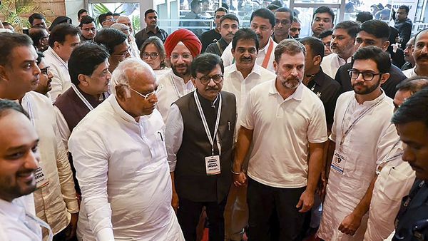 Parliament Security Breach: राष्ट्रपति से मिलेगा विपक्षी नेताओं का प्रतिनिधिमंडल, अमित शाह के बयान की मांग