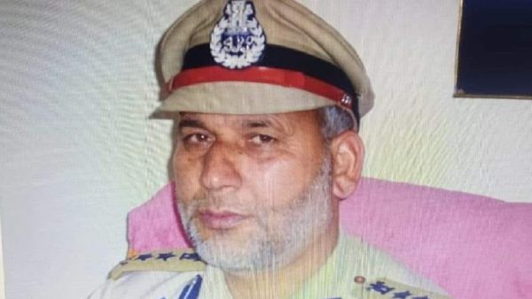 जम्मू कश्मीर: बारामूला मस्जिद में अजान दे रहे थे रिटायर्ड SSP, आतंकियों ने गोली मारकर की हत्या