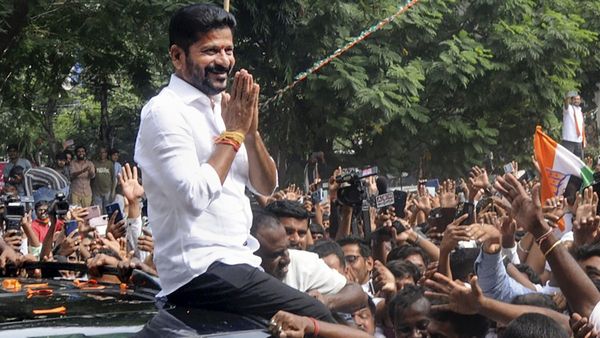 Telangana: तेलंगाना के CM का ऐलान आज शाम! 44 विधायकों के दिल में रेवंत का नाम