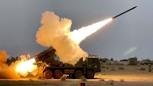 सेना की बढ़ेगी मारत क्षमता: खरीदे जाएंगे पिनाका मल्टी-बैरल के 6400 रॉकेट, 2800 करोड़ के प्रस्ताव को मंजूरी