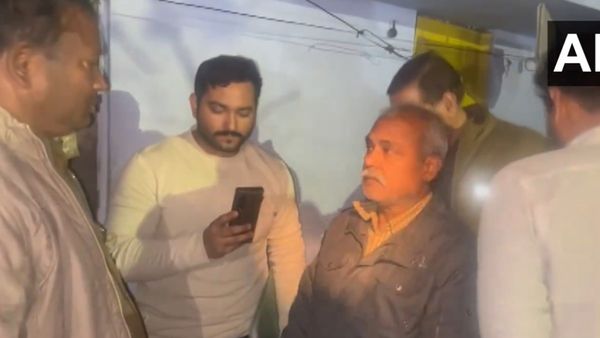 Parliament Security Breach: स्प्रे छुपाने वाला जूता कहां से खरीदा था सागर शर्मा? आरोपी के घर पहुंची पुलिस