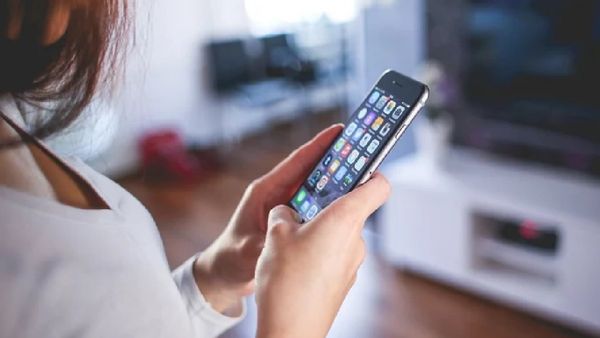 Samsung Phones: सैमसंग के इस मोबाइल फोन को लेकर हाई लेवल का रिस्क! केंद्र ने दी चेतवानी, जानिए बड़ी वजह