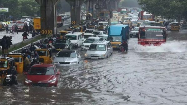 Cyclone Michaung Updates : चेन्नई सेंट्रल से 11 ट्रेनें कैंसिल, जारी हुआ हेल्पलाइन नंबर