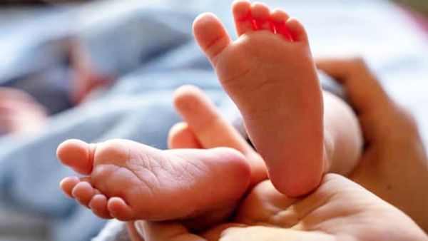 Shahdol News: बच्ची को निमोनिया होते ही मां और नानी ने गर्म सलाखों से दागा, तड़पकर हो गई मौत