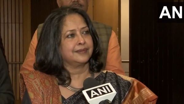 राजीव गांधी ने प्रणब मुखर्जी को कैबिनेट से क्यों निकाला था? पूर्व राष्ट्रपति ने बेटी को बताई थी वजह, जानिए