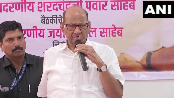 महाराष्ट्र: 'पार्टी छोड़ने वालों के बारे में चिंतित होने की जरूरत नहीं', बोले NCP प्रमुख शरद पवार