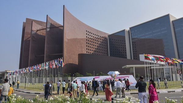 Surat Diamond City: कपड़ों के कारोबार से डायमंड कैपिटल कैसे बना सूरत?