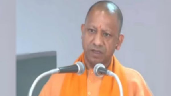 UP News: सीएम योगी पहुंचे मुरादाबाद, कहा- कर्फ्यू न दंगा, यूपी में सब चंगा