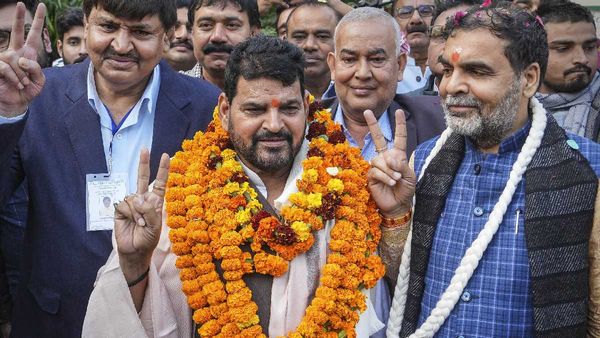 '...लोग राजनीति में आना चाहते हैं', साक्षी मलिक और बजरंग पुनिया के विरोध पर WFI प्रमुख