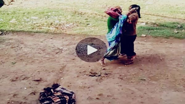 Gwalior News: सास बहू के झगड़े में बीच सड़क पर जमकर हुई मारपीट, VIDEO वायरल, गिरवाई थाना का मामला