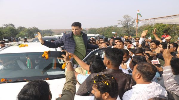 MP News: नागपुर जाते समय कांग्रेस के नए प्रदेश अध्यक्ष जीतू पटवारी का कार्यकर्ताओं ने जगह-जगह किया भव्य स्वागत