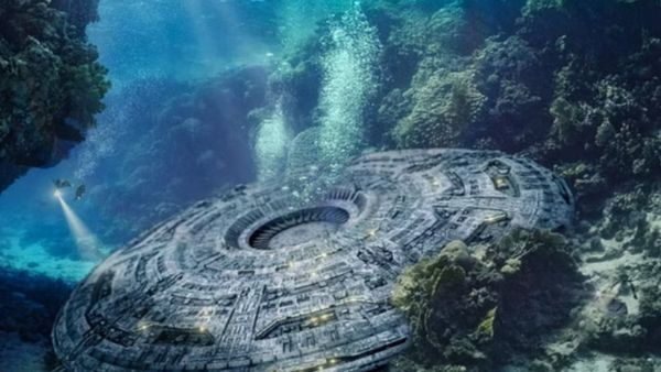 UFO: प्रोफेसर का समंदर में एलियन क्राफ्ट से हुआ सामना, चौंकाने वाला दावा- इंसानों की ओर बढ़ रहे हैं Aliens!