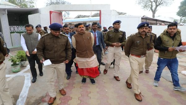 Ujjain News: मोहन यादव ने उज्‍जैन के भैरवगढ़ केंद्रीय जेल पहुंचकर किया निरीक्षण, बंदियों से की बात-चीत