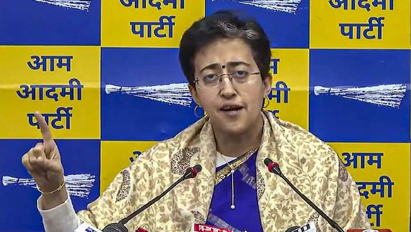 '...BJP मुख्यालय में लिखा गया समन', दिल्ली शराब नीति मामले में ED के एक्शन पर मंत्री आतिशी का बड़ा आरोप