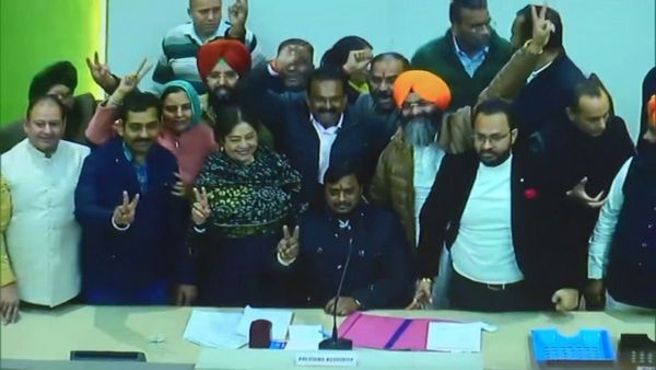 चंडीगढ़ मेयर चुनाव में हार के बाद हाई कोर्ट पहुंचीं AAP-कांग्रेस, कल होगी सुनवाई