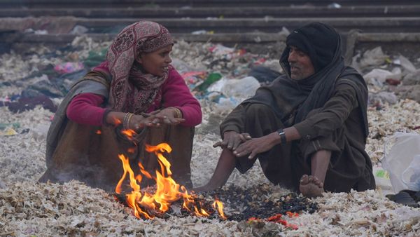 आज का मौसम: IMD ने जारी किया कई राज्यों में बारिश का अलर्ट, ठंड का प्रकोप से राहत नहीं