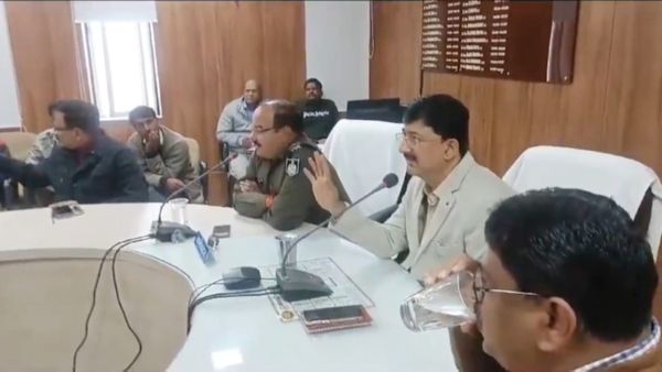 गरीबों को खाना खिलाने वाले...जानें कौन हैं ट्रक ड्राइवर से औकात पूछने वाले कलेक्टर किशोर कन्याल