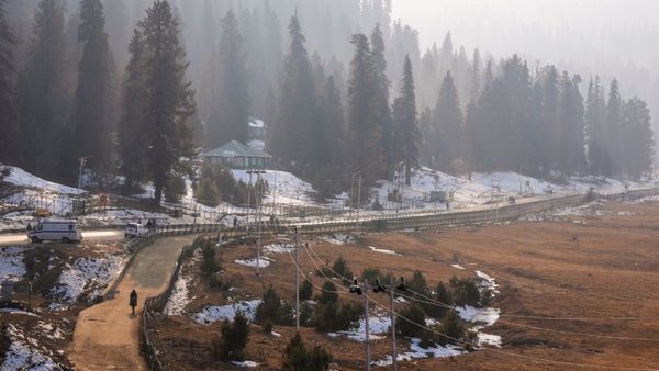 उत्तर भारत में हिल स्टेशनों में नहीं हुई बर्फबारी, पर्यटकों की संख्या घटी, देखें क्या है IMD की भविष्यवाणी