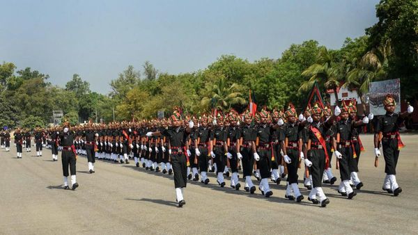 Agniveer Recruitment: अग्निवीर में निकली भर्ती, जानें क्या चाहिए क्वालिफिकेशन, कितनी मिलेगी सैलरी?