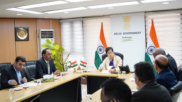 दिल्ली: 'PWD इंजीनियर के खिलाफ सख्त कार्रवाई के निर्देश, ठेकेदार ब्लैक लिस्ट', घटिया निर्माण पर भड़कीं आतिशी