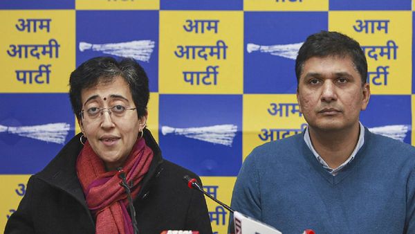 Delhi: 'दुकानदारों को सीलिंग MCD कमिश्नर', मंत्री आतिशी ने लगाए गंभीर आरोप