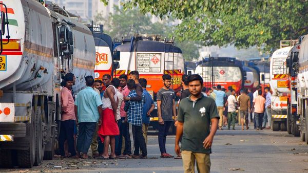 Truck Drivers Protest: ट्रक ड्राइवरों की हड़ताल खत्म, फिलहाल लागू नहीं होगा हिट एंड रन कानून