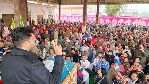 'कांग्रेस में चरम सीमा पर है गुटबाजी', दुष्यंत चौटाला ने कहा