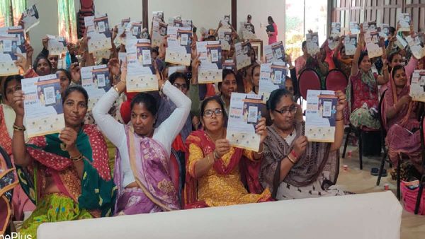 AB-PMJAY: 1 मिनट में 181 परिवारों का पंजीकरण, केंद्र ने कहा- 30 करोड़ Ayushman Bharat कार्ड बनाए गए