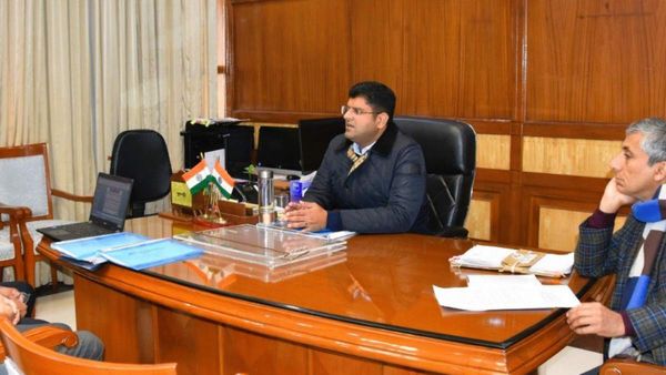 हिसार एयरपोर्ट से अप्रैल में शुरू होगी कई शहरों के लिए हवाई यात्रा: डिप्टी सीएम चौटाला