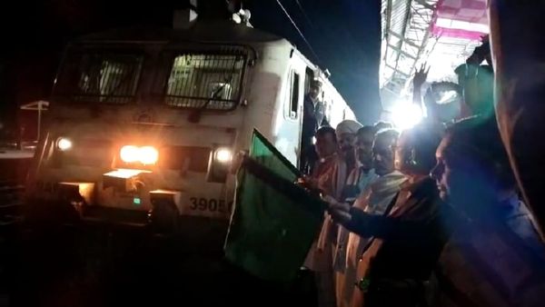 Indian Railway: श्रीधाम रेलवे स्टेशन को मिली गरीब रथ की सौगात, बेलखेड़ा में विंध्याचल बीना का स्टॉप