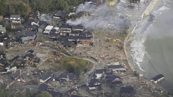 जापान में तबाही से हुआ नए साल का आगाज, भूकंप के बाद सुनामी से मची हाहाकार