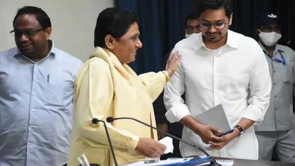 लोकसभा चुनाव में गठबंधन पर फैसले के बीच मायावती ने क्यों किया भतीजे आकाश आनंद का जिक्र? जानिए