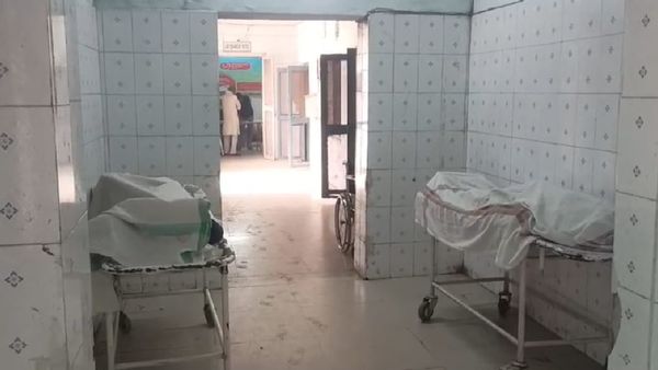 Chhatarpur News Video: शराब फैक्ट्री में दो मजदूरों की दर्दनाक मौत, तीन लड़ रहे जिंदगी की जंग
