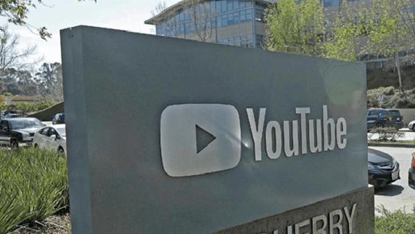 मां- बेटे के लिप- लॉक वीडियो को लेकर सख्ती, NCPCR ने YouTube India को भेजा नोटिस