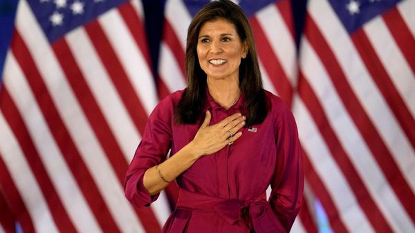 दफा हो जाओ यहां से.. डोनाल्ड ट्रंप के समर्थक ने मंच पर किया निक्की हेली को शादी के लिए प्रपोज, देखिए क्या हुआ?