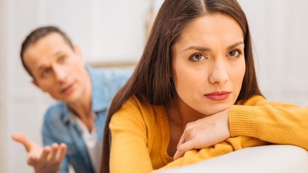 Relationship Tips: क्या आपका पार्टनर भी दे रहा धोखा? इन तरीकों से पकड़ें उसका झूठ, हो जाएगा पर्दाफाश 