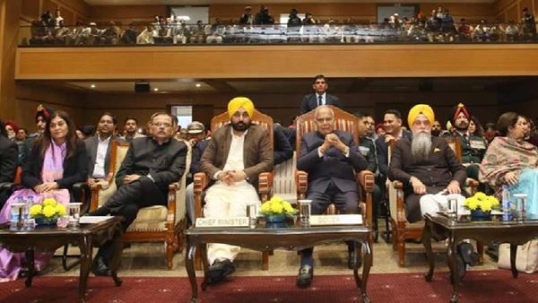 पंजाब: गणतंत्र दिवस की शाम राजभवन में 'एट होम' का आयोजन, कई दिग्गज हुए शामिल