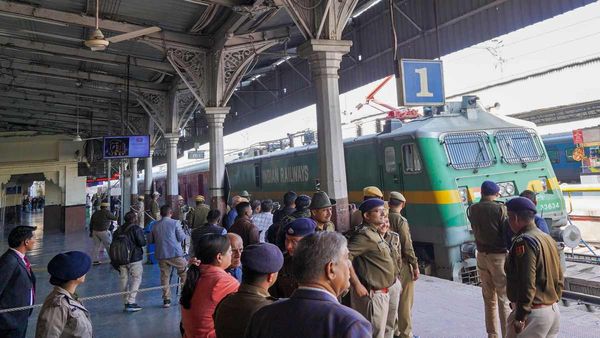 Ram Mandir: स्टेशन पर होगा राम मंदिर प्राण प्रतिष्ठा का लाइव प्रसारण, रेलवे का रामभक्तों को तोहफा