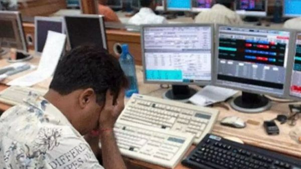 शेयर बाजार में हाहाकार, सेंसेक्स में 1000 अंक से ज्यादा की गिरावट