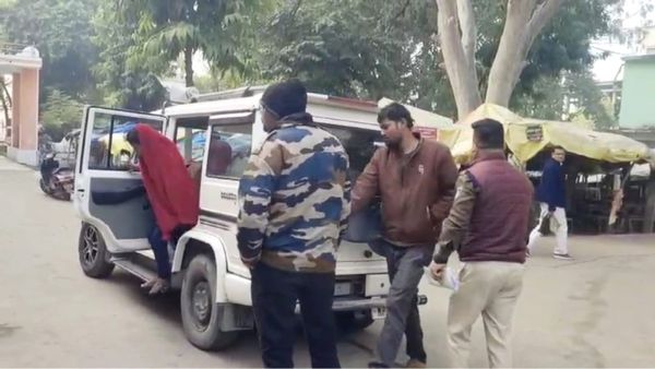 Rewa News: नौकरी दिलाने का झांसा देकर पति-पत्नी ने पड़ोसी को बनाया दुल्हन, फिर 55 साल के दूल्हे ने मचाया कांड
