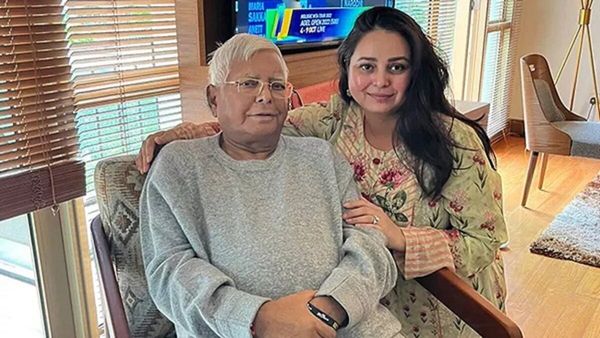 Bihar Politics: लालू की बेटी ने नीतीश कुमार को कहा कूड़ा, NDA को कुड़ेदानी, तेज प्रताप ने भी कही ये बात