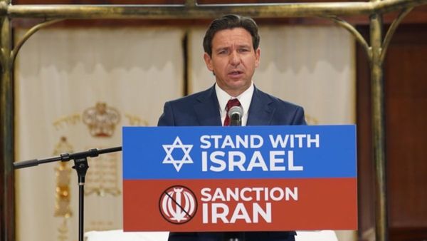 Donald Trump: डोनाल्ड ट्रंप के कट्टर विरोधी रॉन डिसेंटिस रेस से पीछे हटे, अब सिर्फ निक्की हेली से मुकाबला